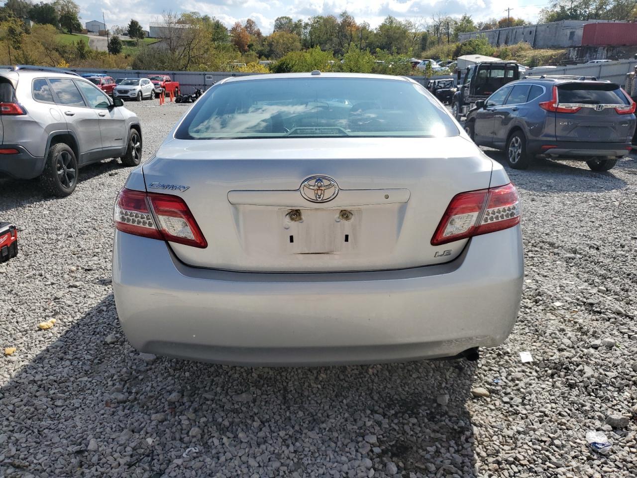2011 Toyota Camry Base - Фото 6
