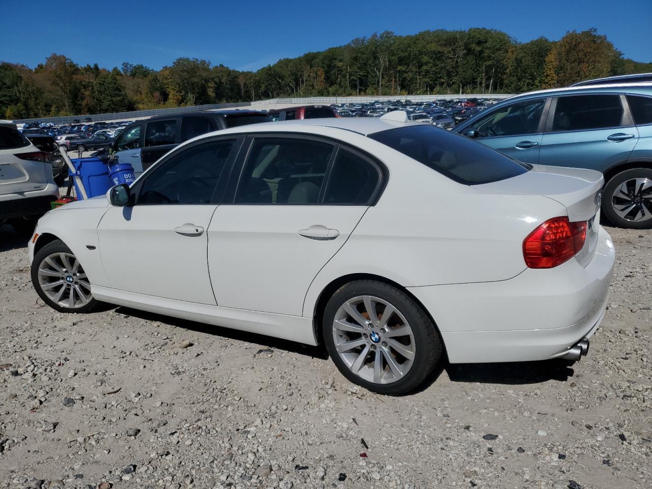 2011 BMW 328 I - Фото 2