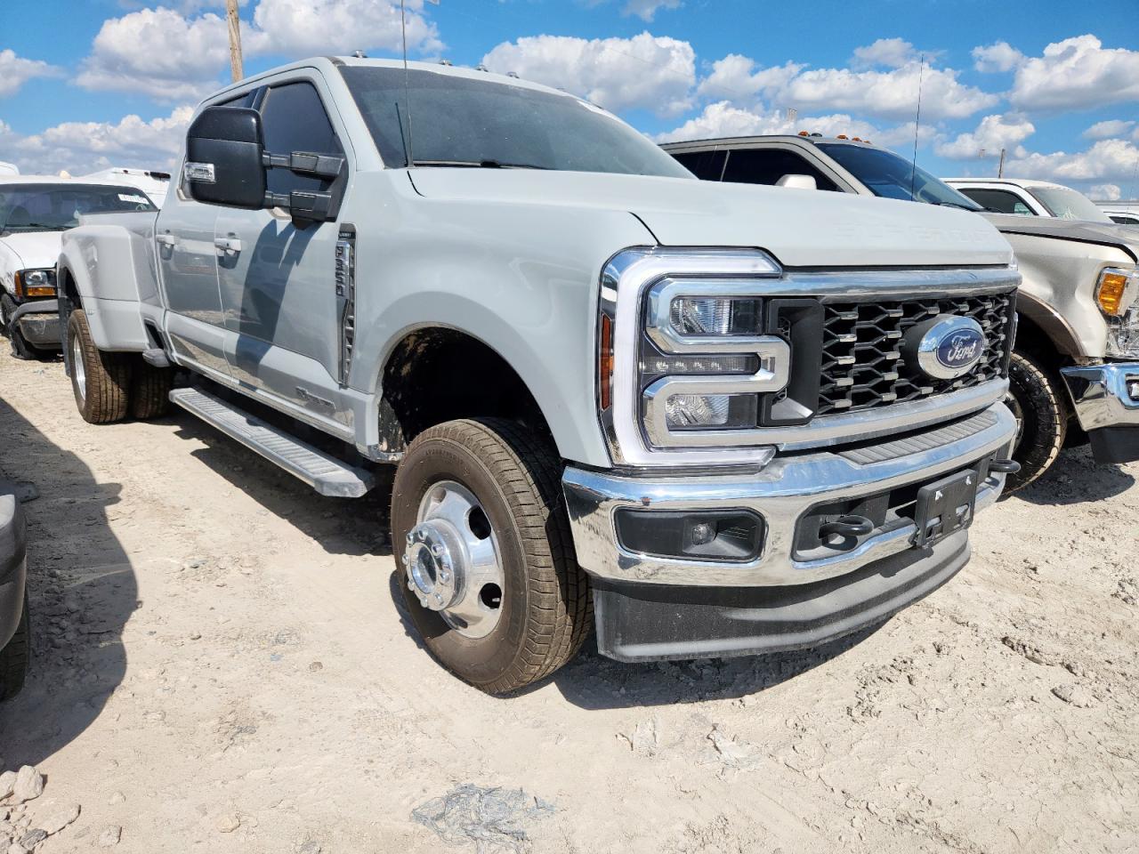 2025 Ford F350 Super Duty - Image 4