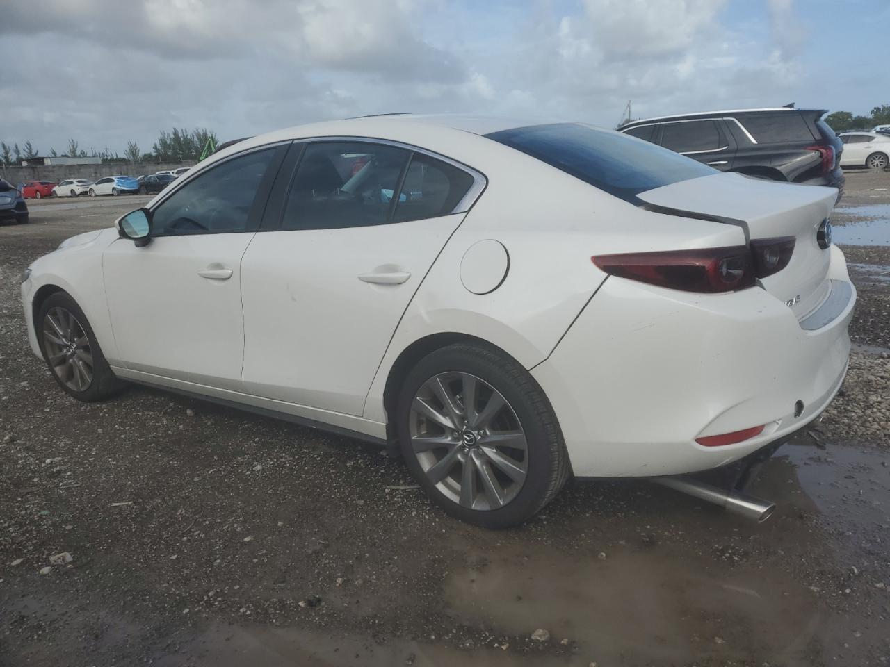 2025 Mazda 3 Preferred - Фото 2