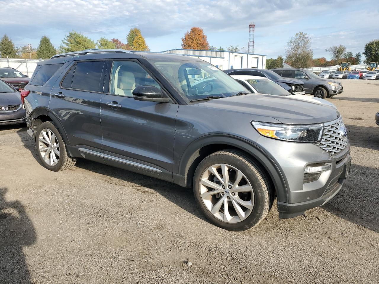 2023 Ford Explorer Platinum - Image 4