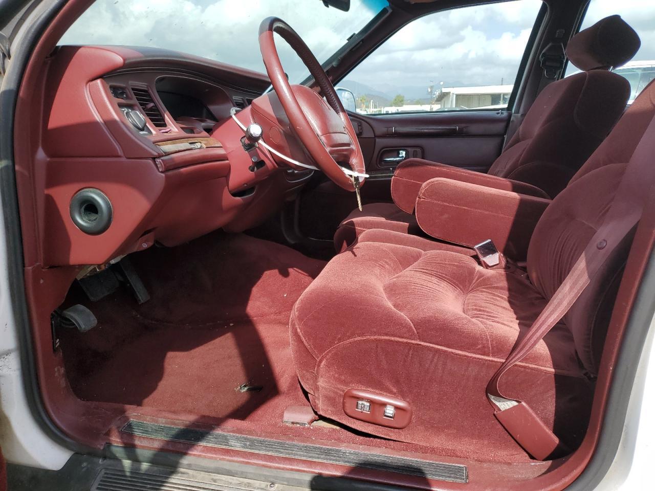 1997 Lincoln Town Car - Фото 7