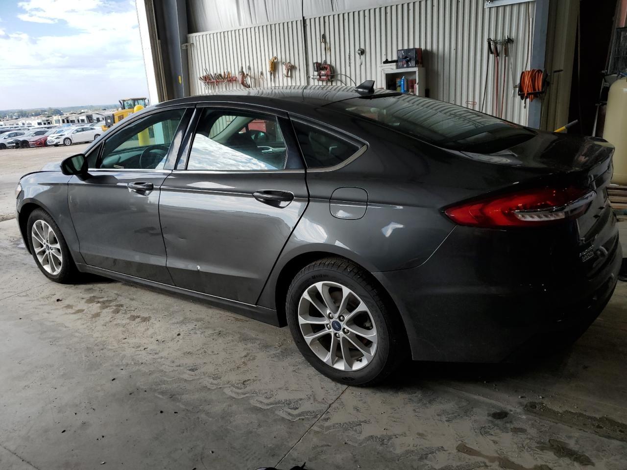 2020 Ford Fusion Se - Image 2