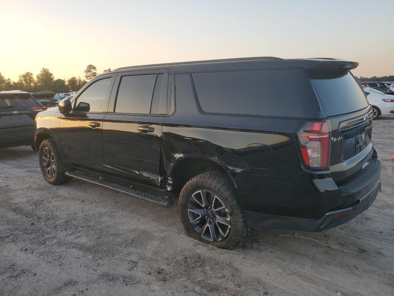 2021 Chevrolet Suburban K1500 Z71 - Фото 2
