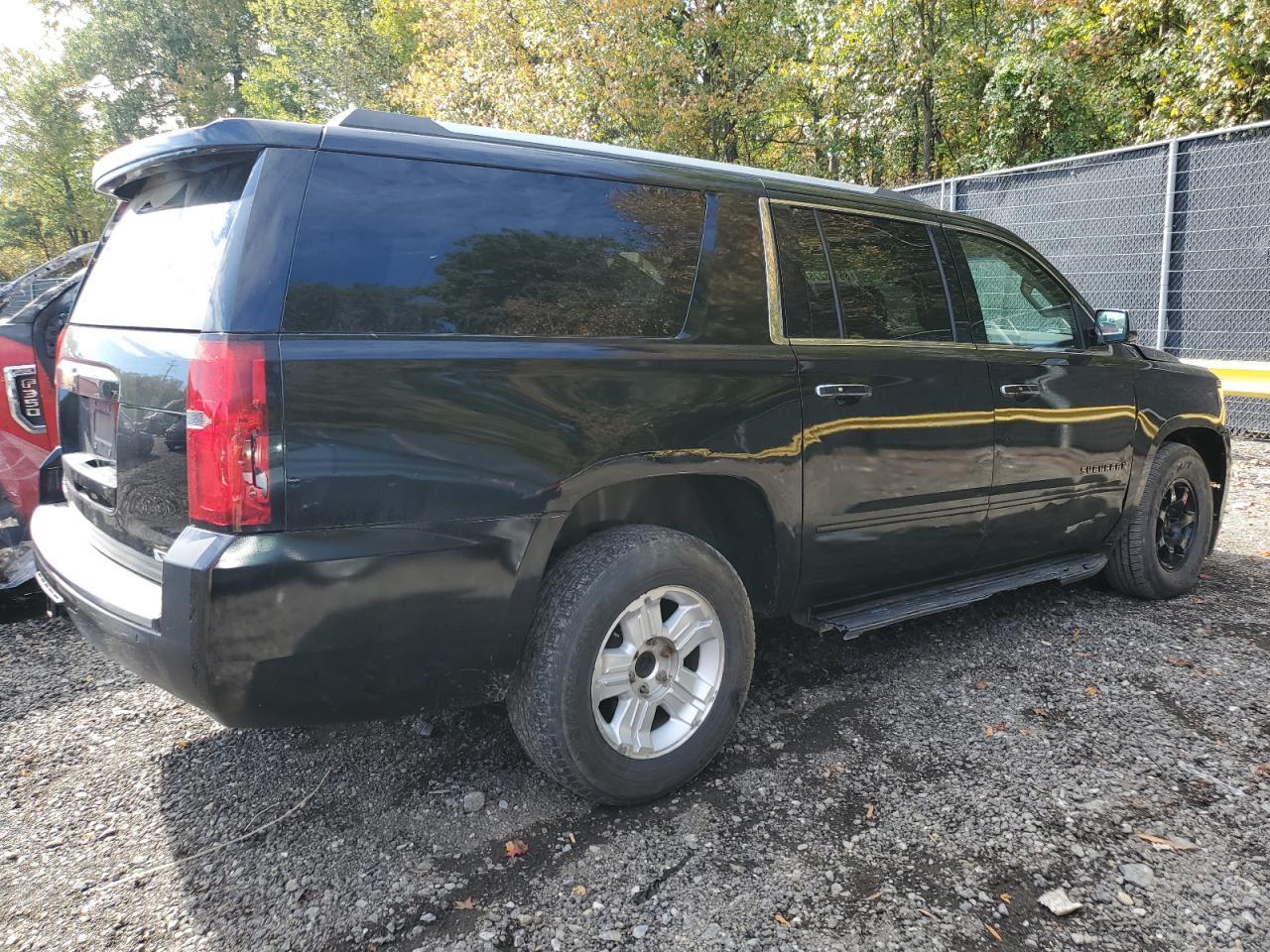 2017 Chevrolet Suburban K1500 Premier - Image 3