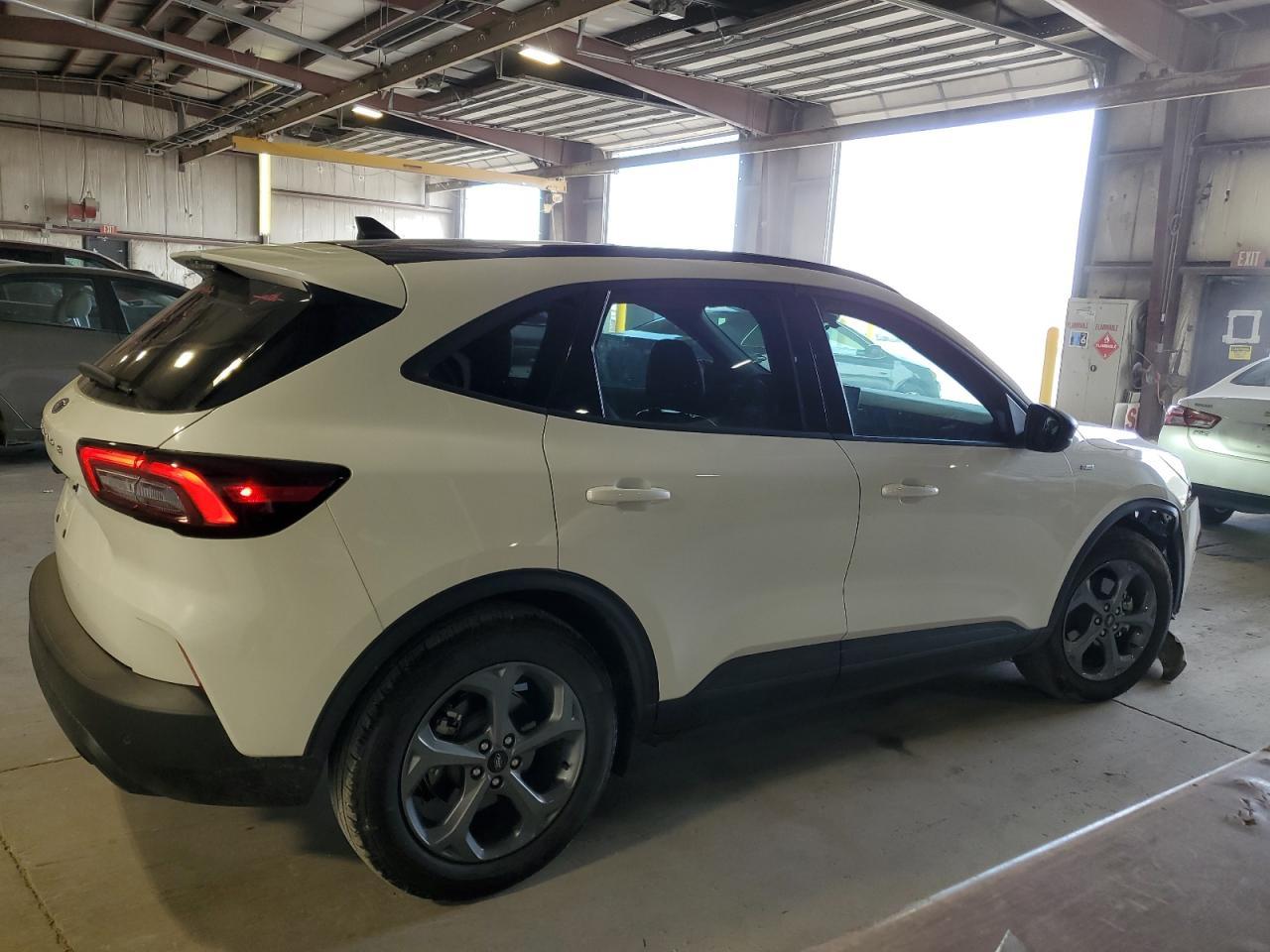 2025 Ford Escape St Line - Image 3