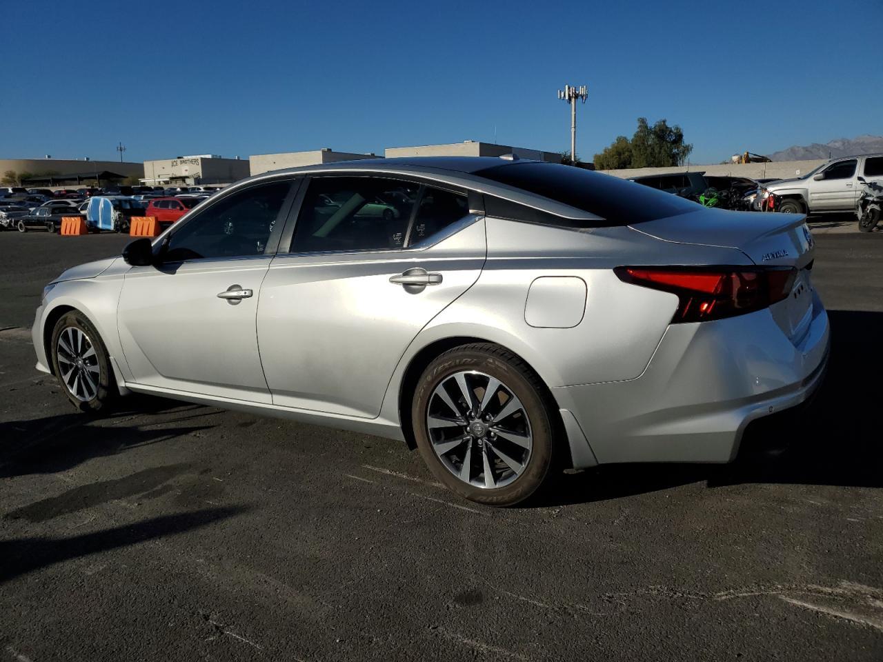 2022 Nissan Altima Sr - Фото 2