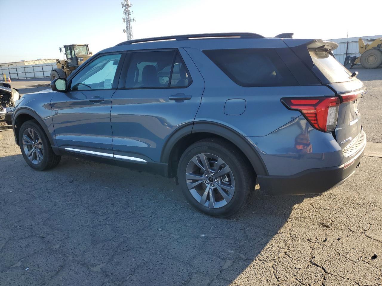 2025 Ford Explorer Active - Image 2