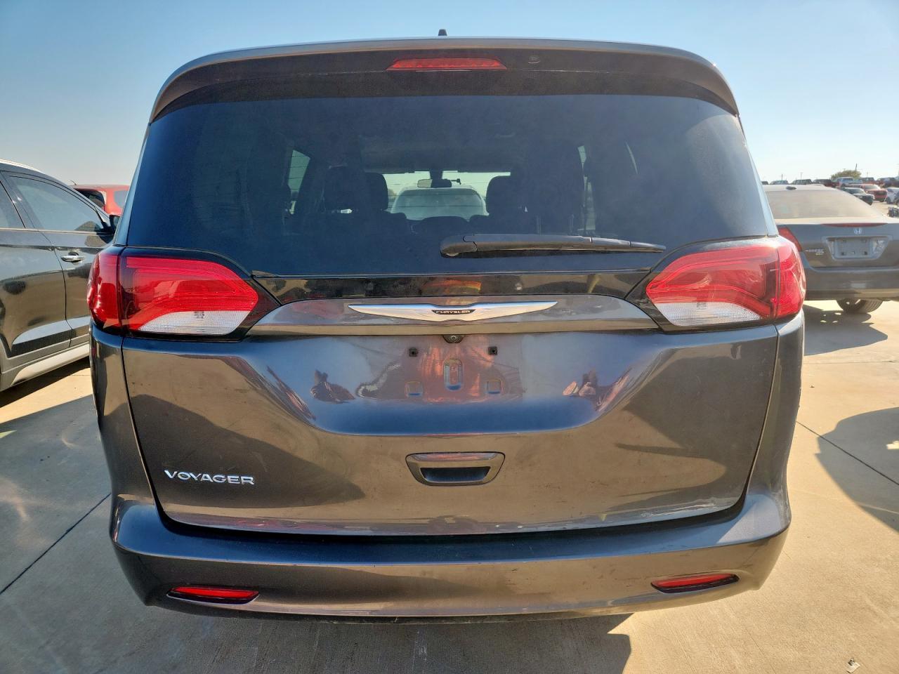 2022 Chrysler Voyager Lx - Фото 6