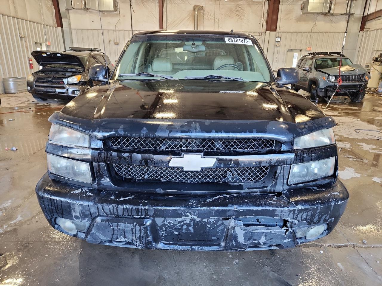 2002 Chevrolet Avalanche K1500 - Image 5