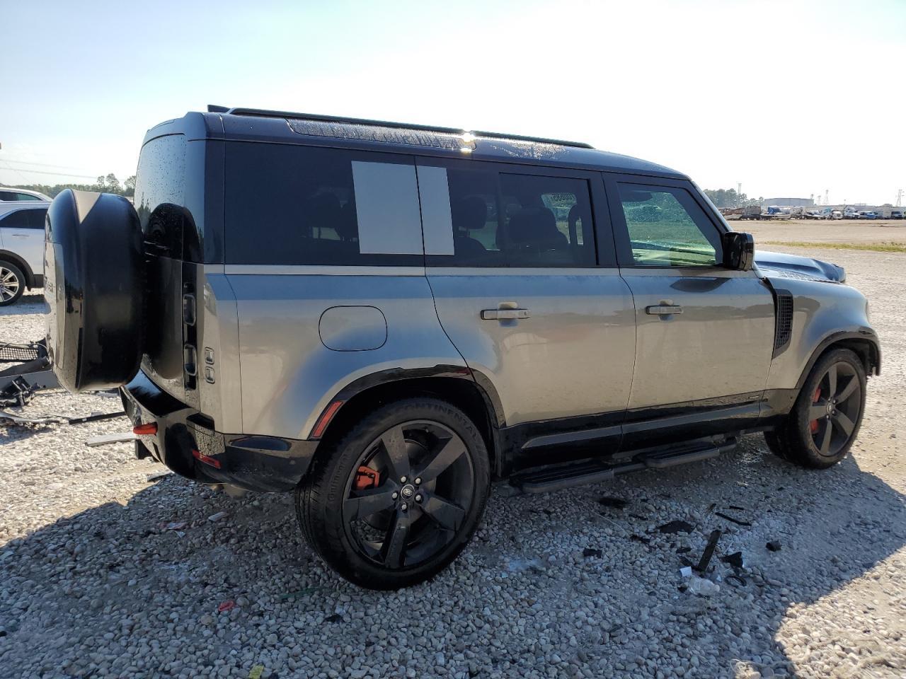 2025 Land Rover Defender 110 X - Image 3