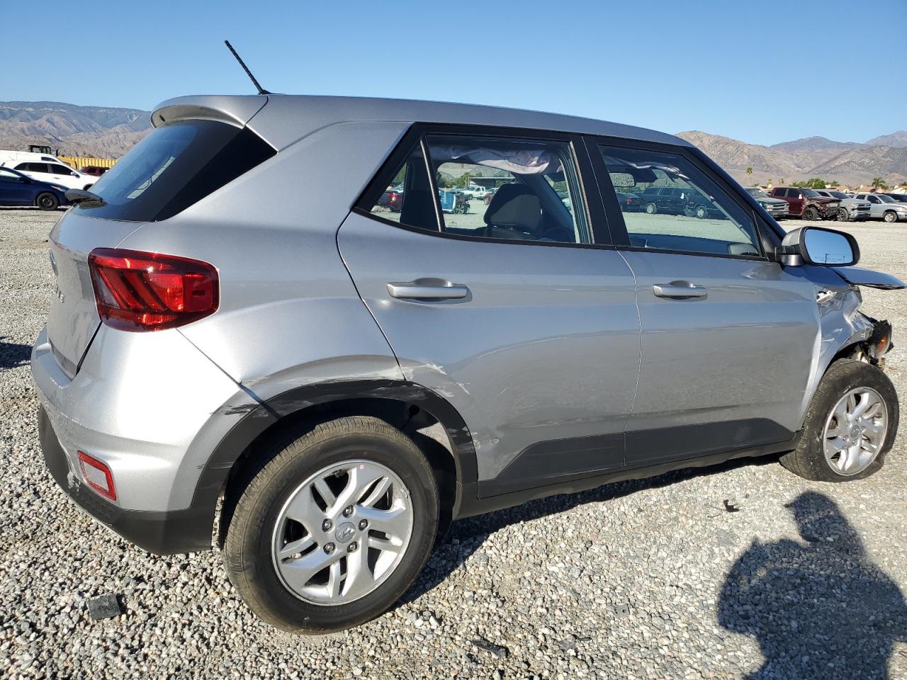 2025 Hyundai Venue Se - Image 3