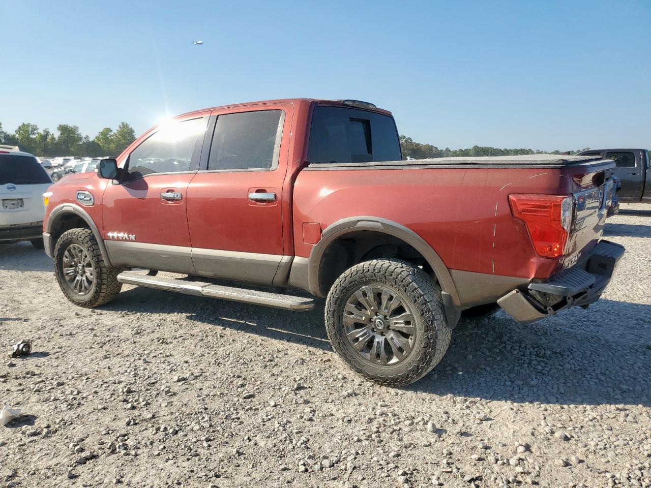 2017 Nissan Titan Sv - Фото 2