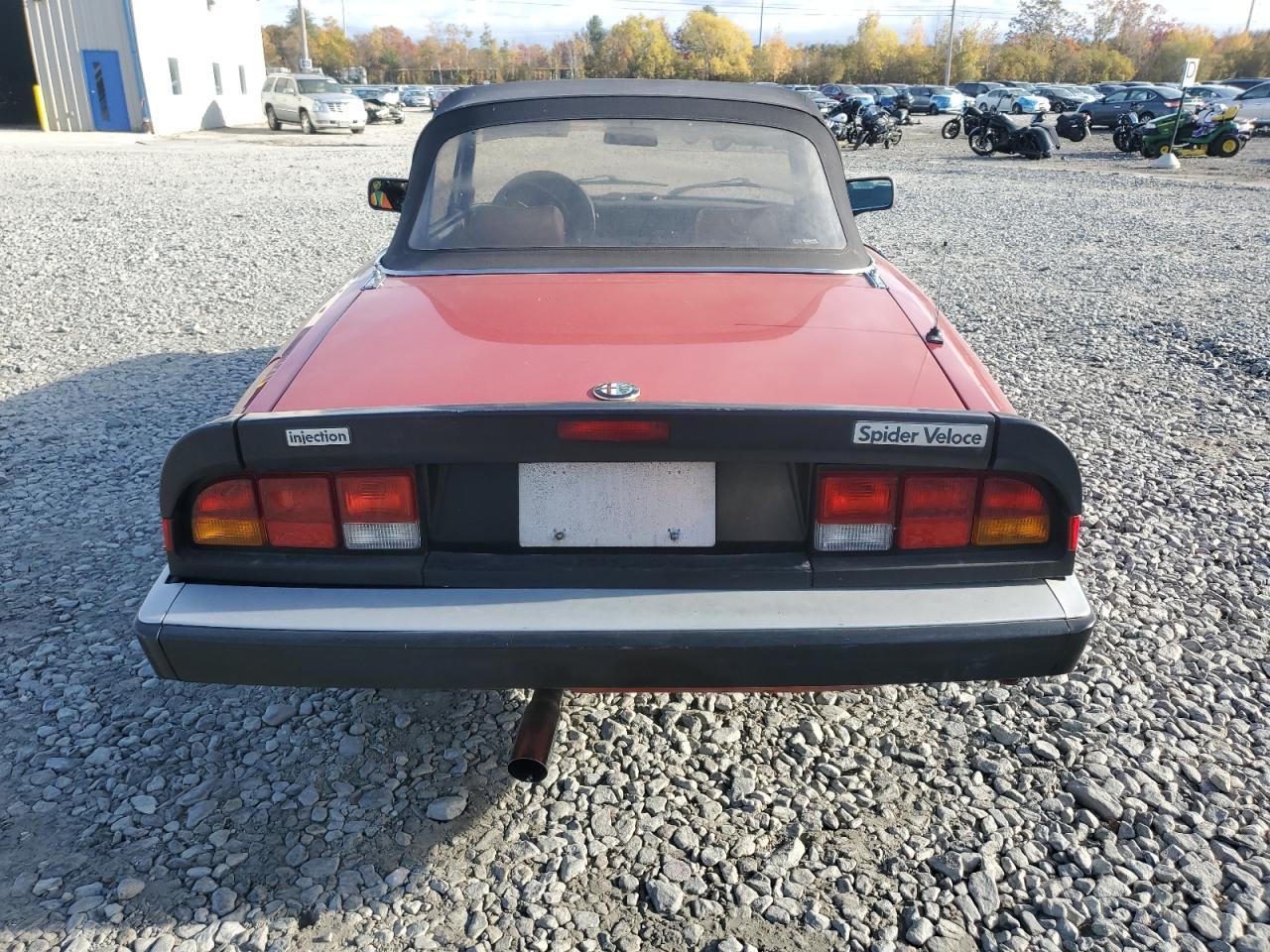 1989 Alfa Romeo Spider - Image 6
