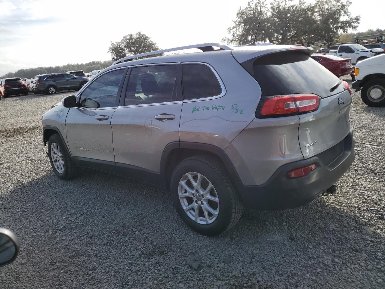 2016 Jeep Cherokee Latitude - Фото 2