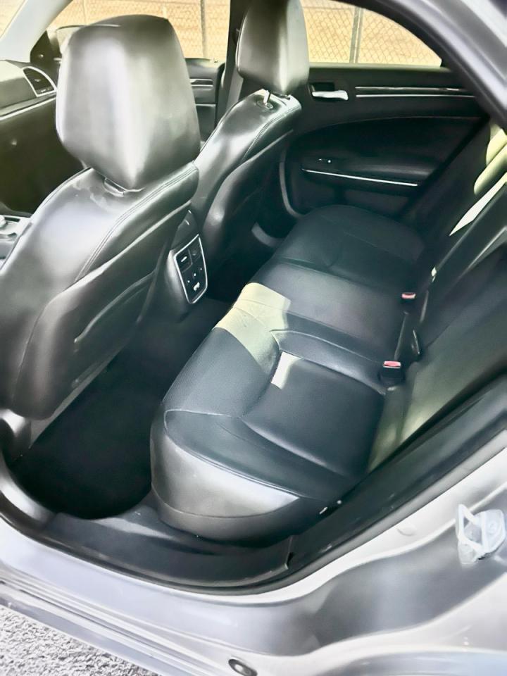 2016 Chrysler 300C - Фото 6