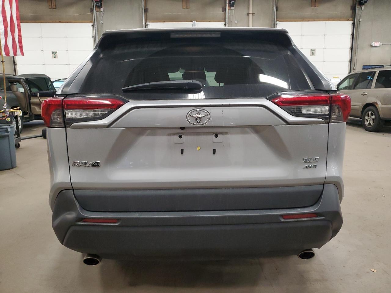 2019 Toyota Rav4 Xle Premium - Image 6