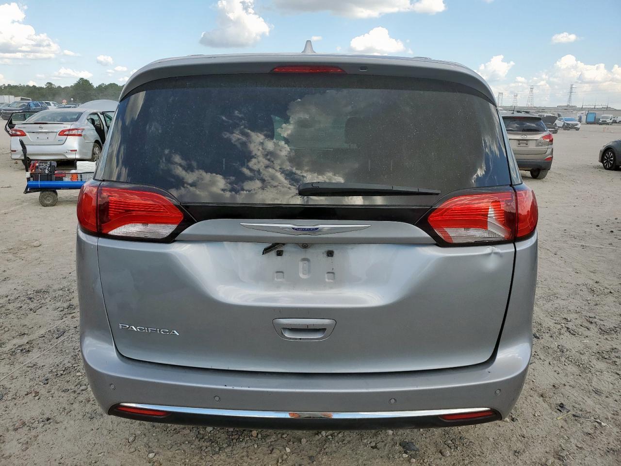 2019 Chrysler Pacifica Touring L - Фото 6