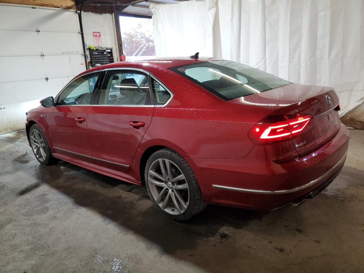 2017 Volkswagen Passat R-Line - Image 2