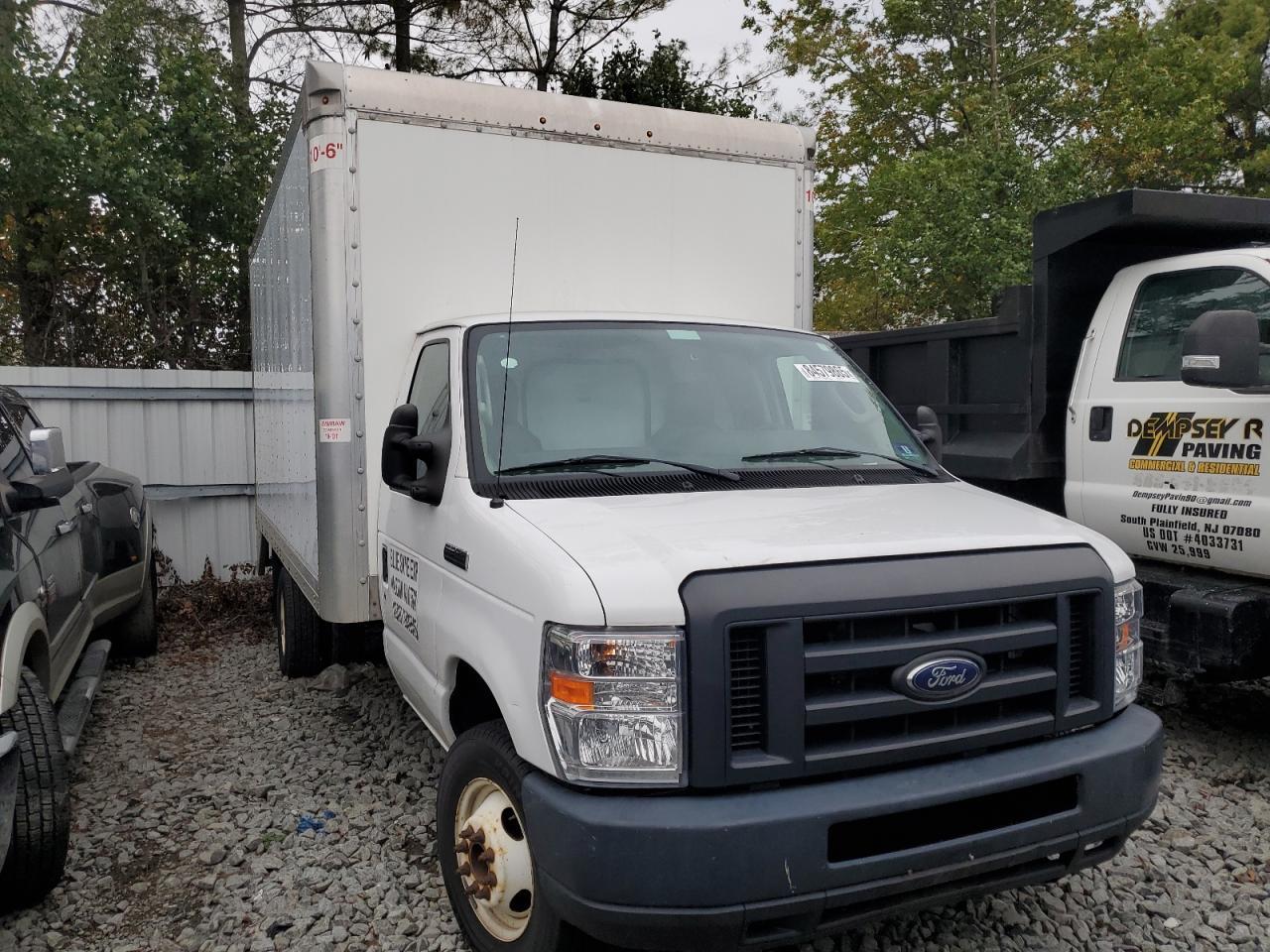 2019 Ford Econoline Cutaway E- - Фото 4