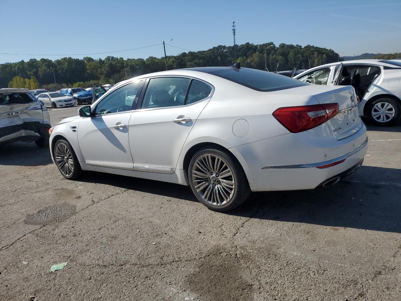 2015 Kia Cadenza Premium - Image 2