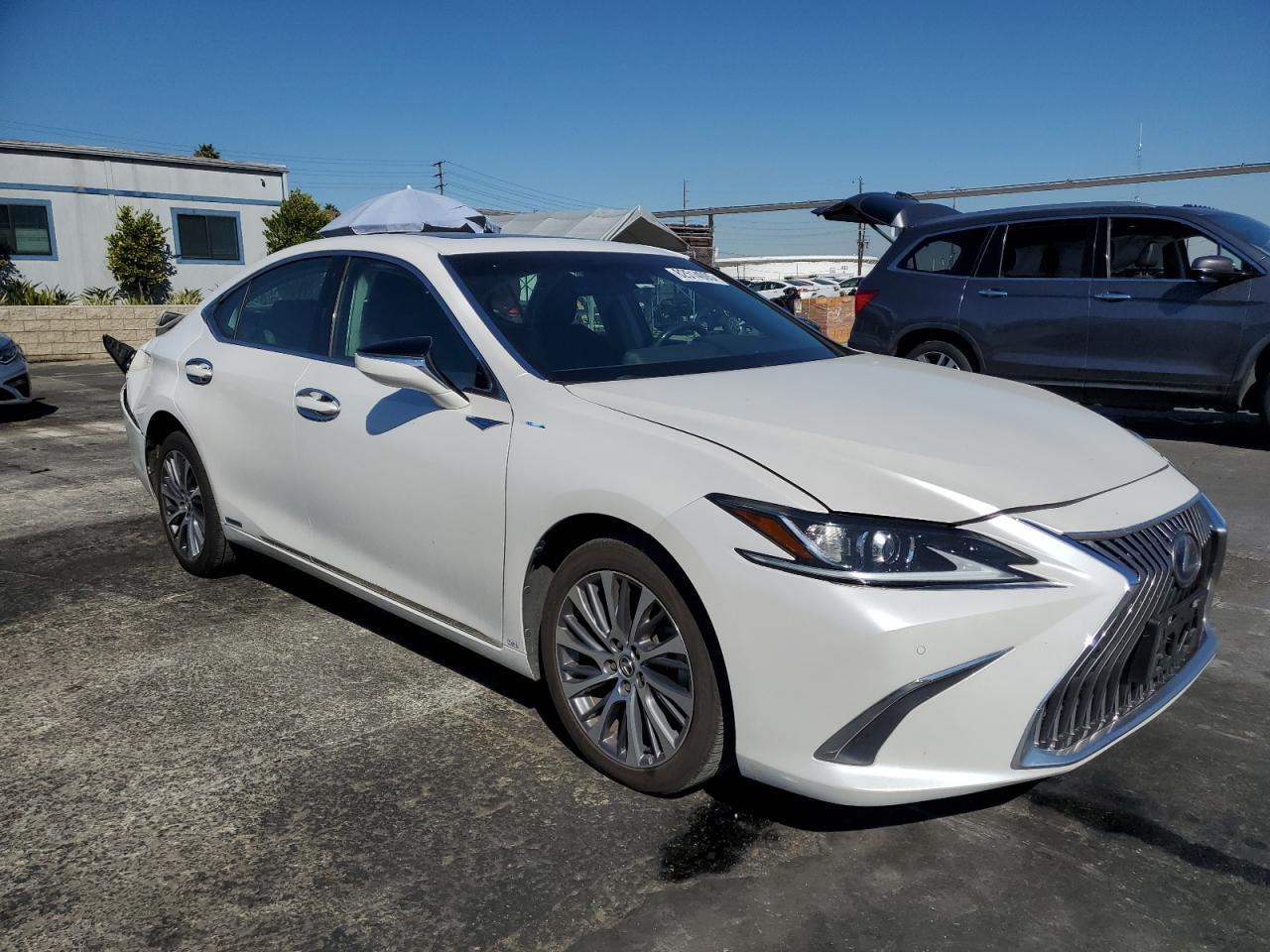 2019 Lexus Es 300H - Фото 4