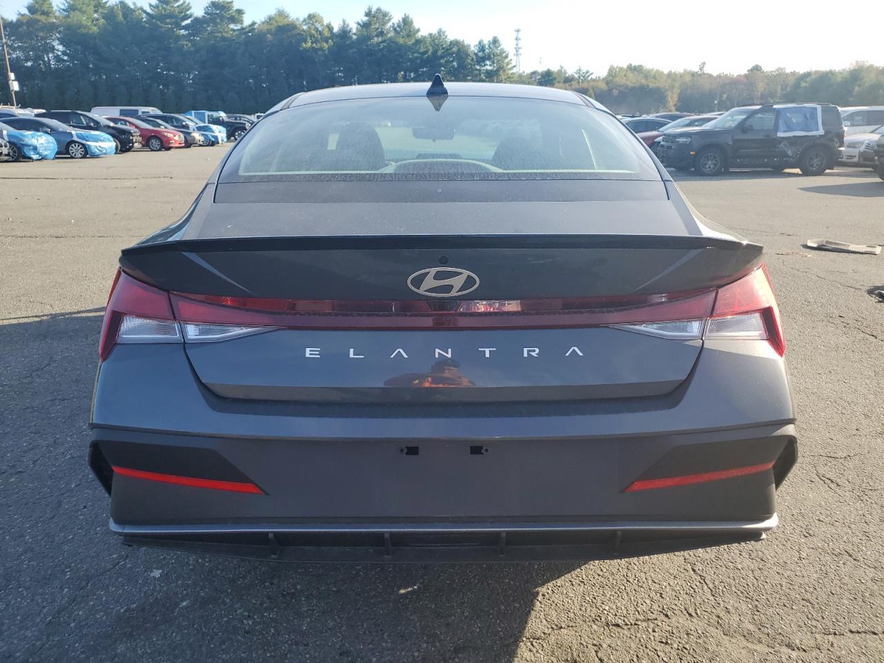 2025 Hyundai Elantra Sel Sport - Image 6