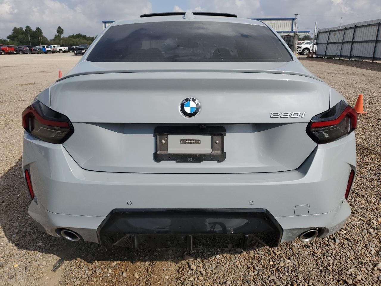 2025 BMW 230I - Фото 6