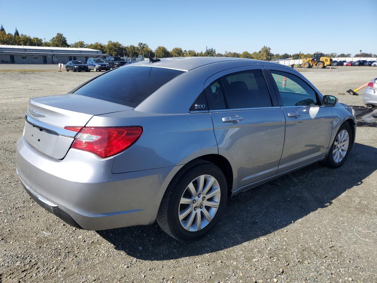 2014 Chrysler 200 Touring - Фото 3
