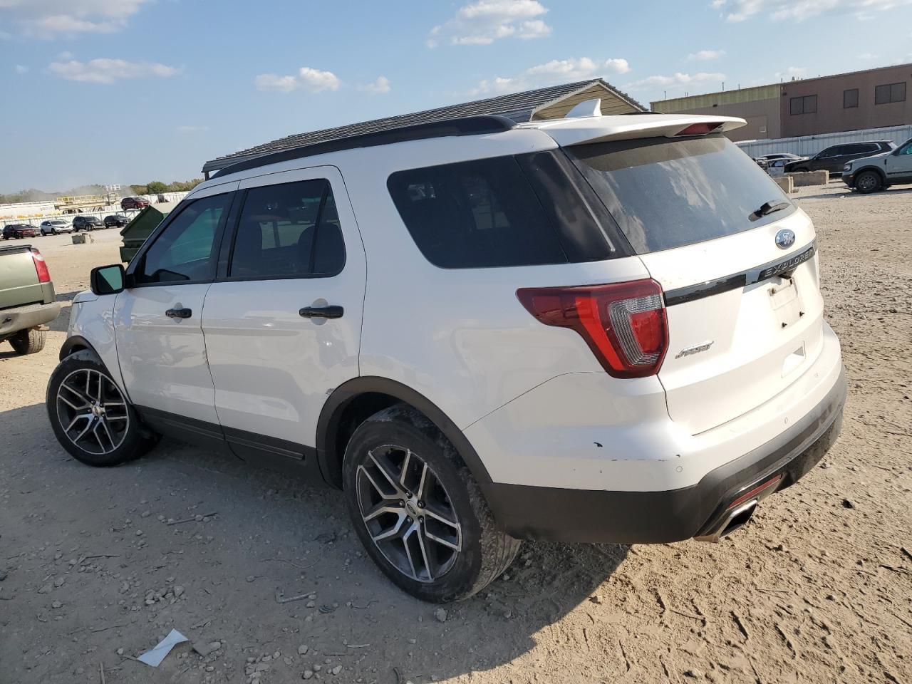 2016 Ford Explorer Sport - Фото 2