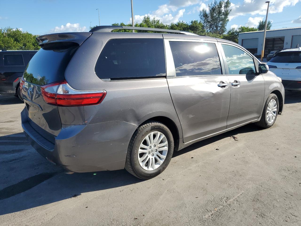 2016 Toyota Sienna Xle - Фото 3