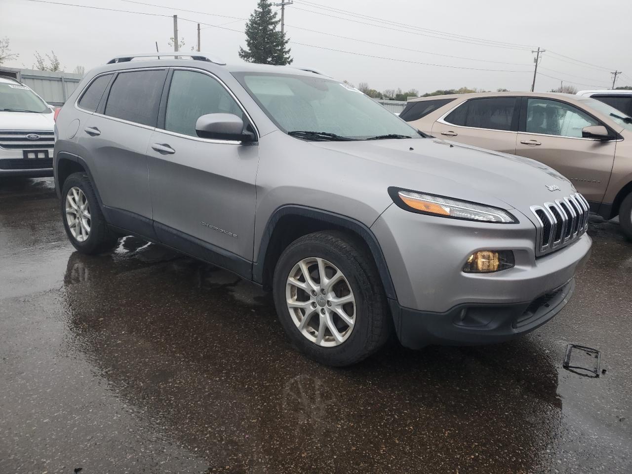 2016 Jeep Cherokee Latitude - Image 4