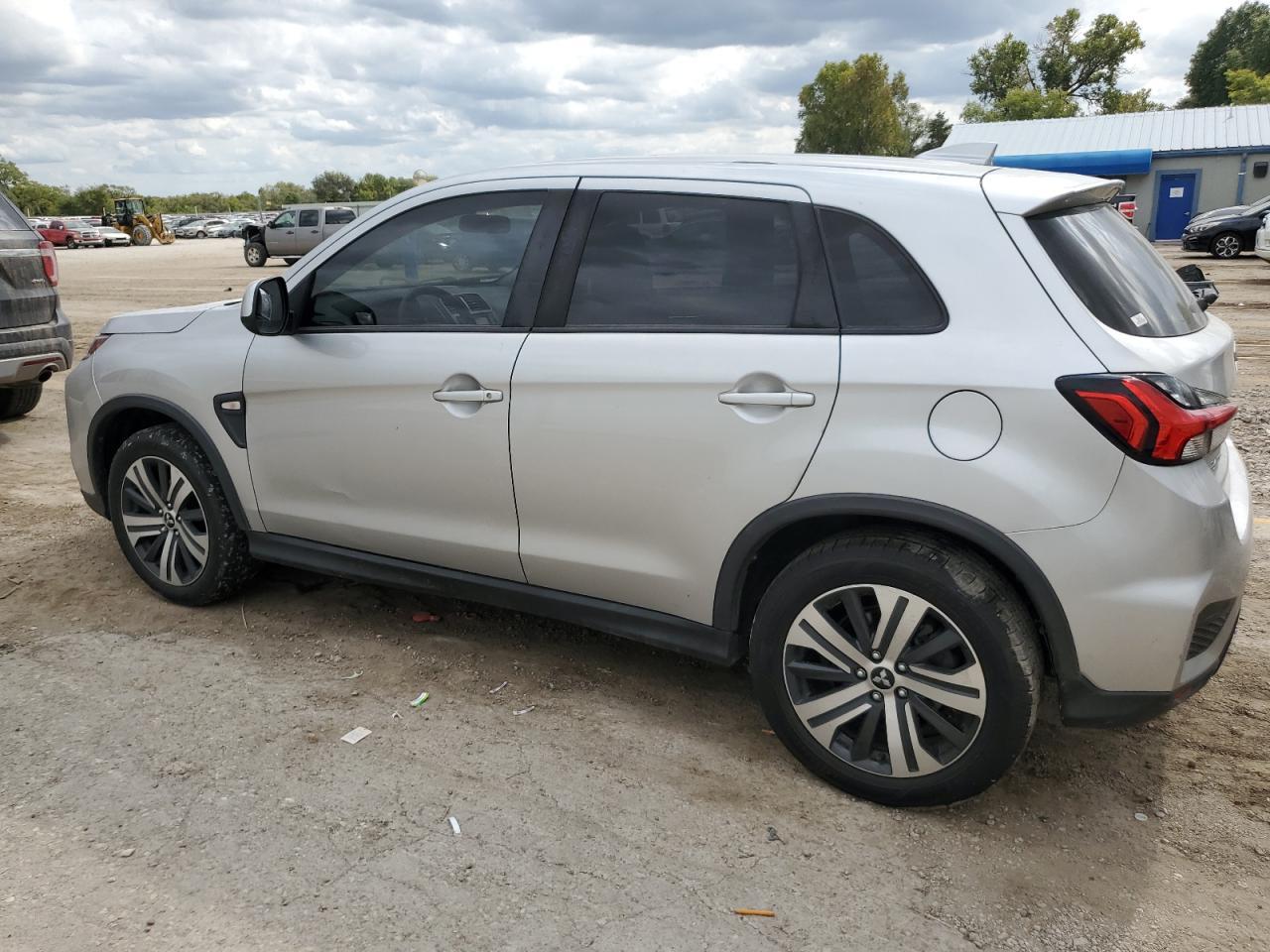 2020 Mitsubishi Outlander Sport Es - Image 2
