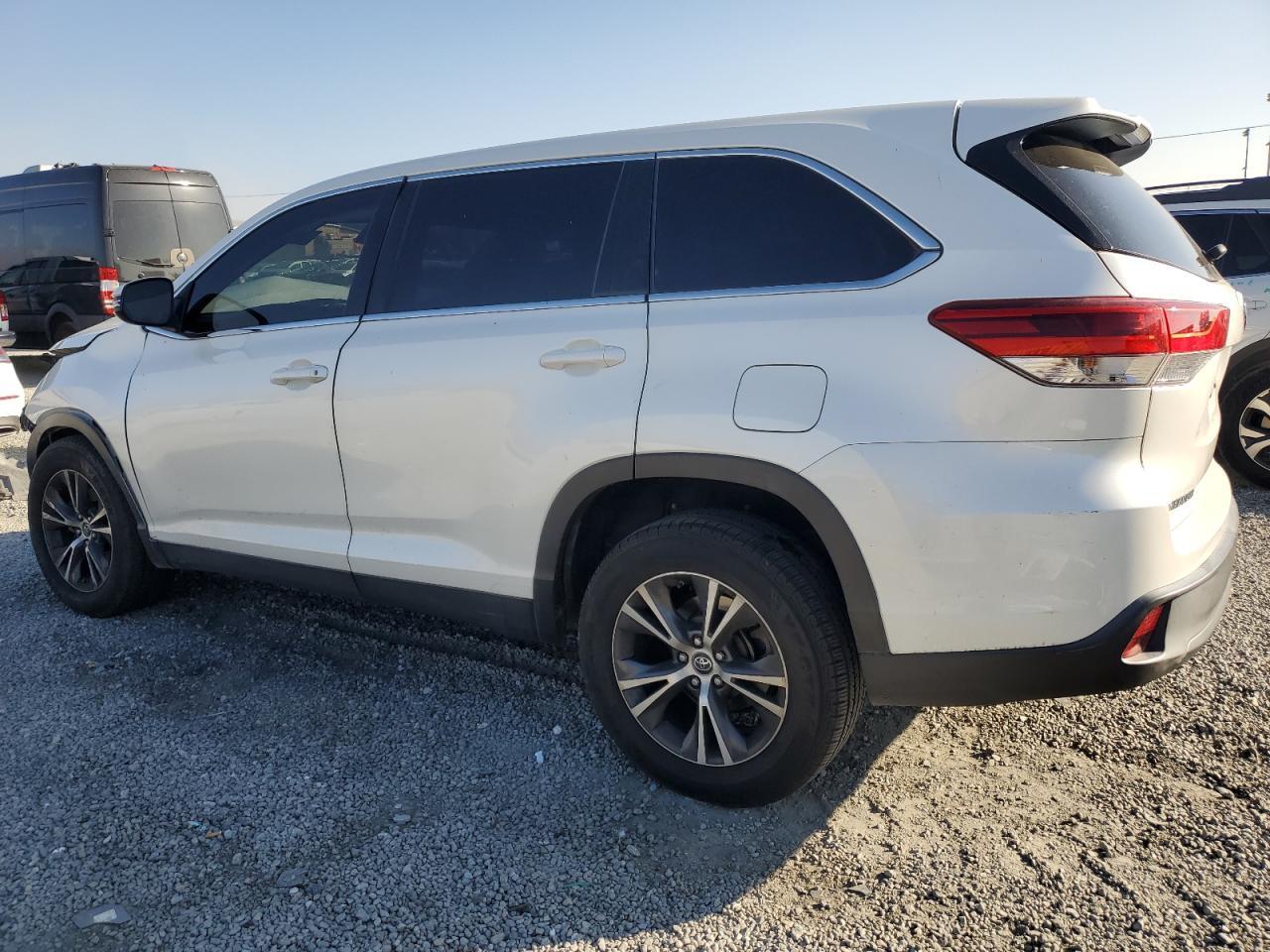 2019 Toyota Highlander Le - Image 2