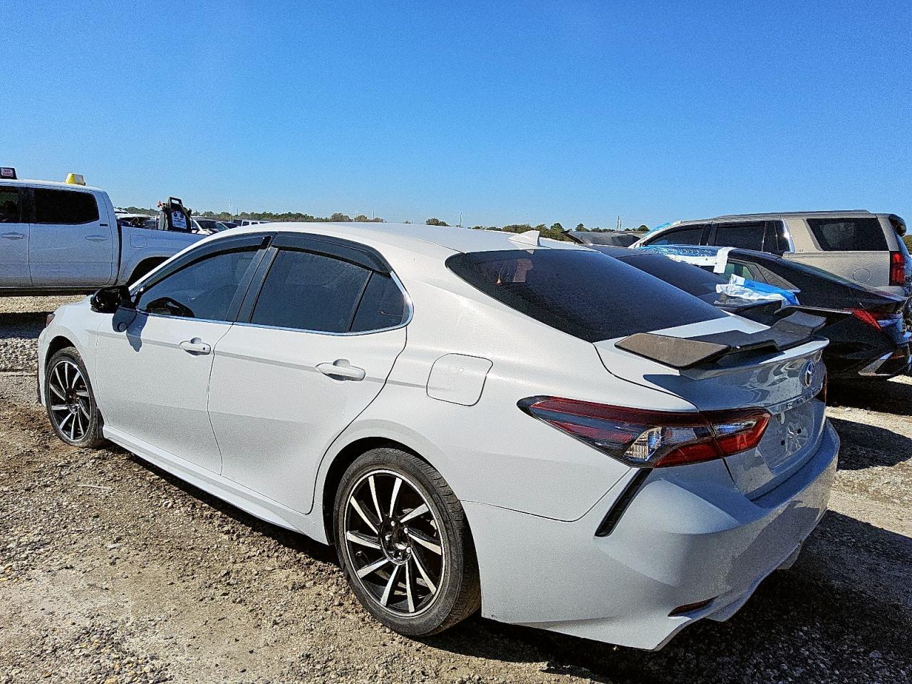 2022 Toyota Camry Se - Image 2