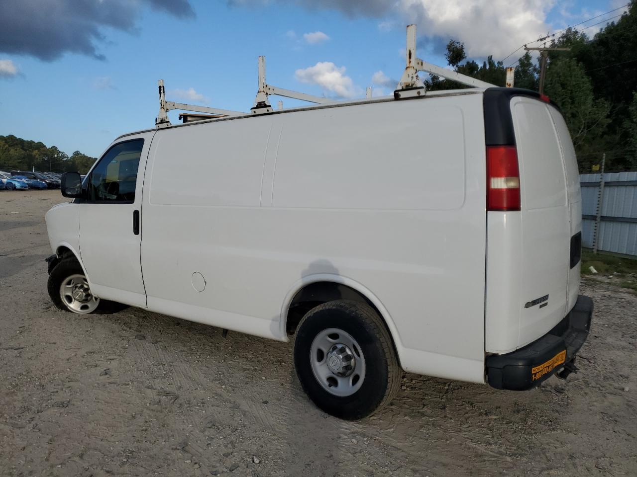 2015 Chevrolet Express G2500 - Фото 2