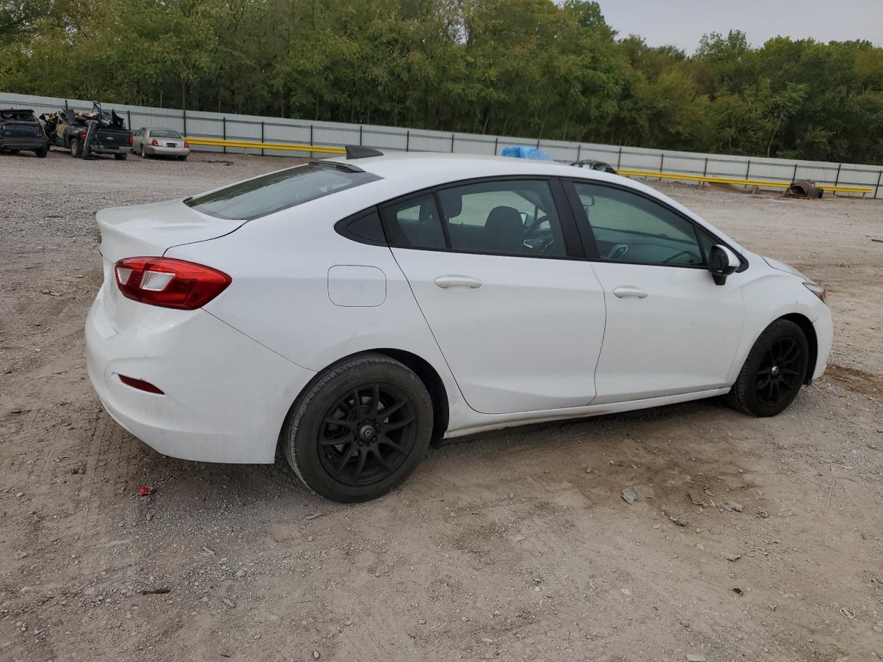 2017 Chevrolet Cruze Ls - Image 3