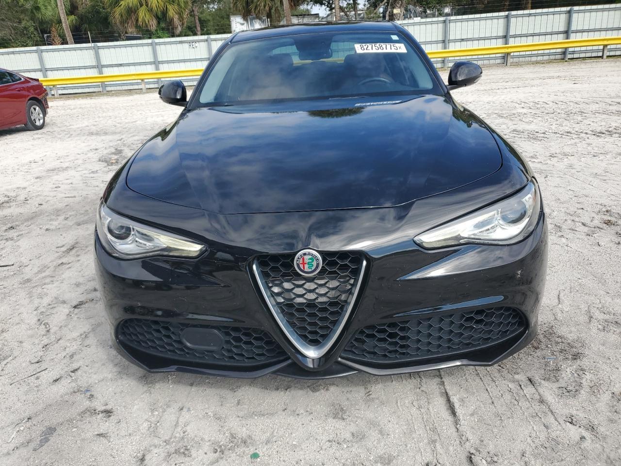 2019 Alfa Romeo Giulia - Image 5