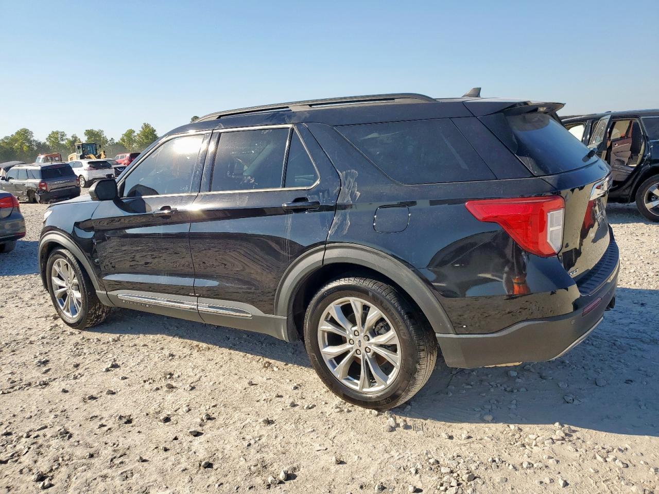 2023 Ford Explorer Xlt - Фото 2