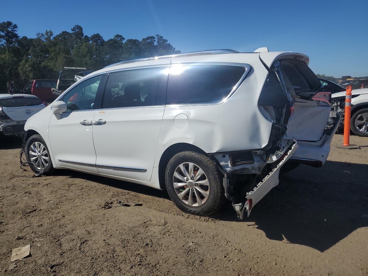 2018 Chrysler Pacifica Touring L - Фото 2