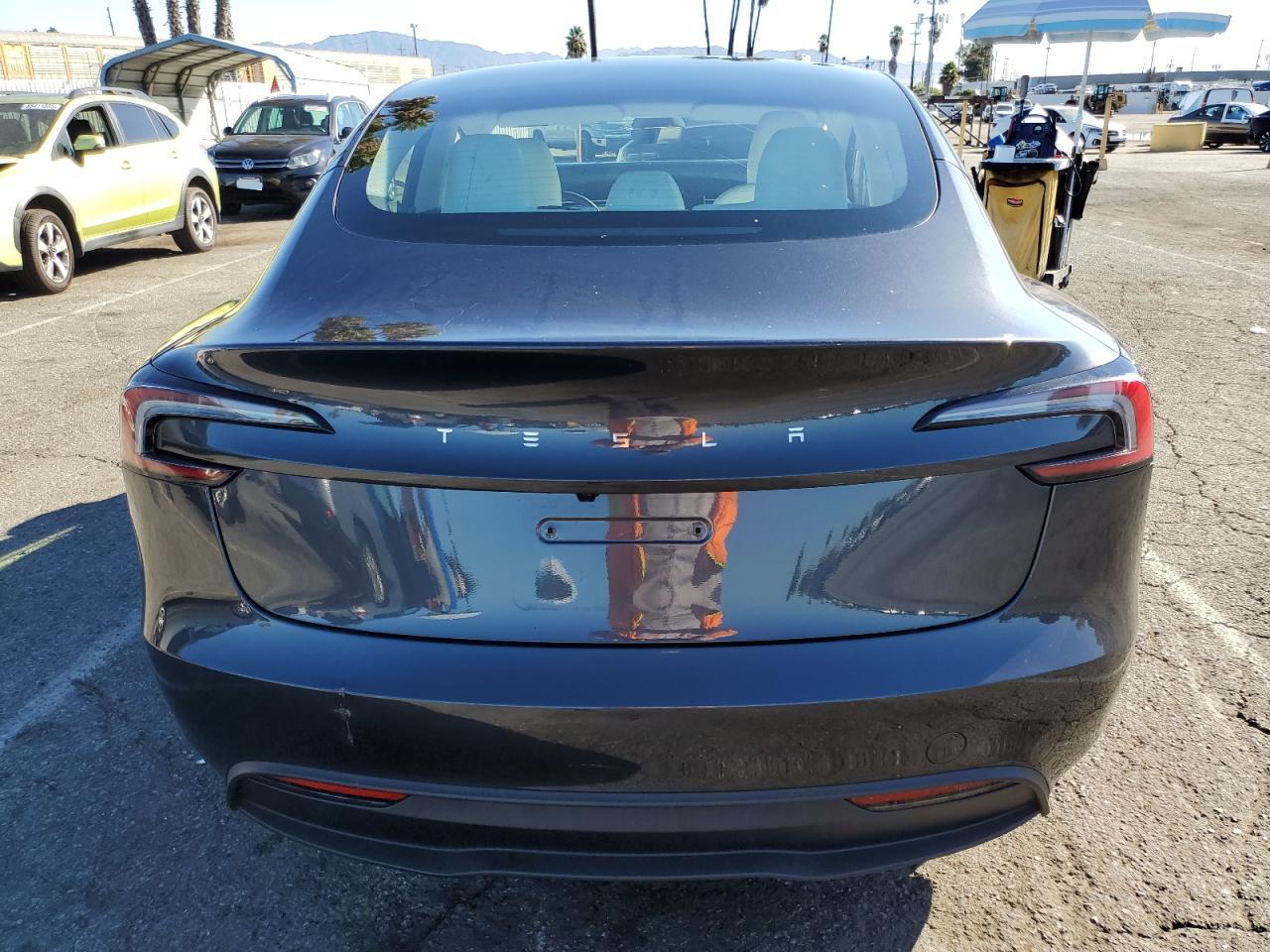 2025 Tesla Model 3 - Фото 6