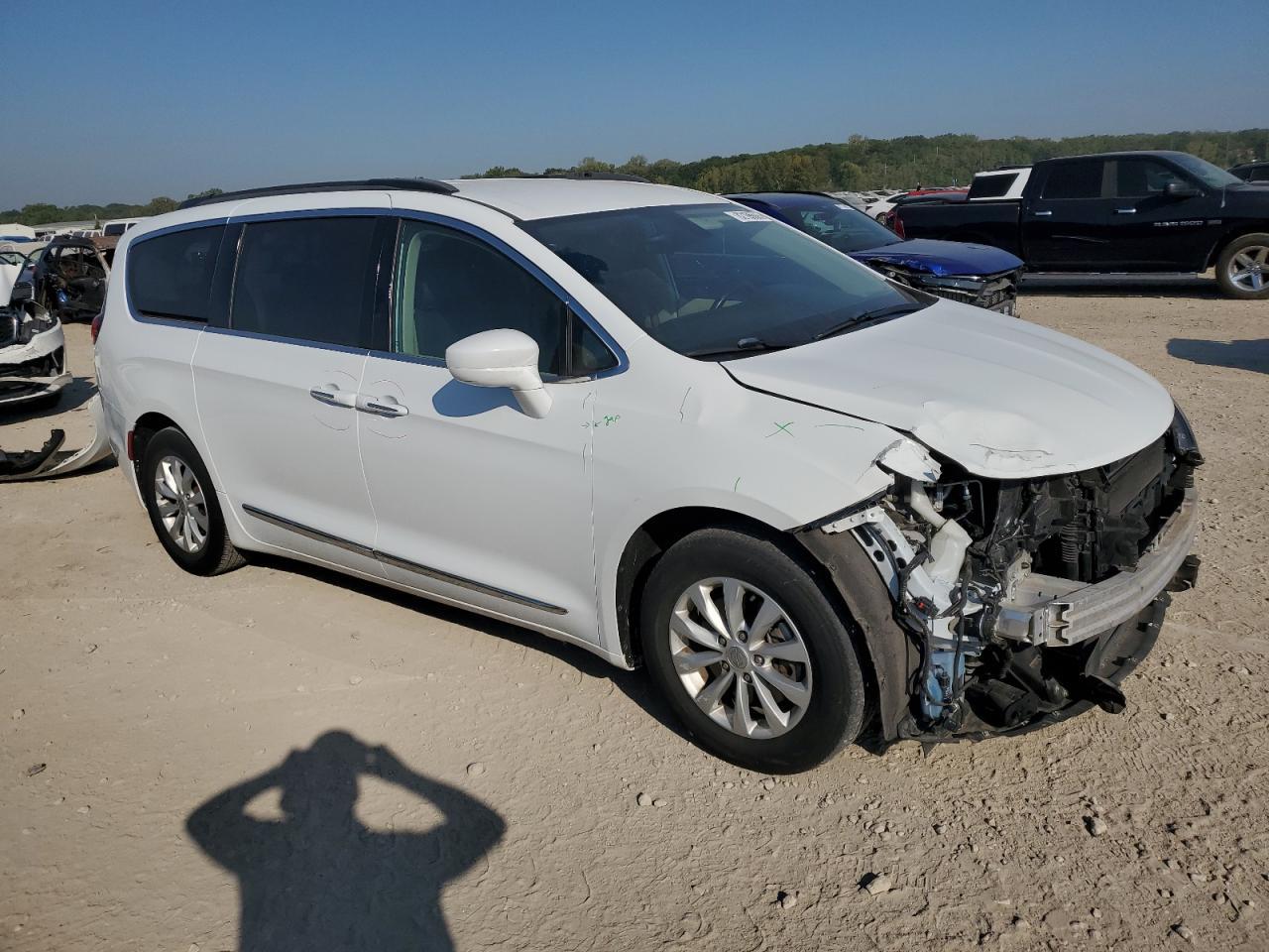 2017 Chrysler Pacifica Touring L - Image 4
