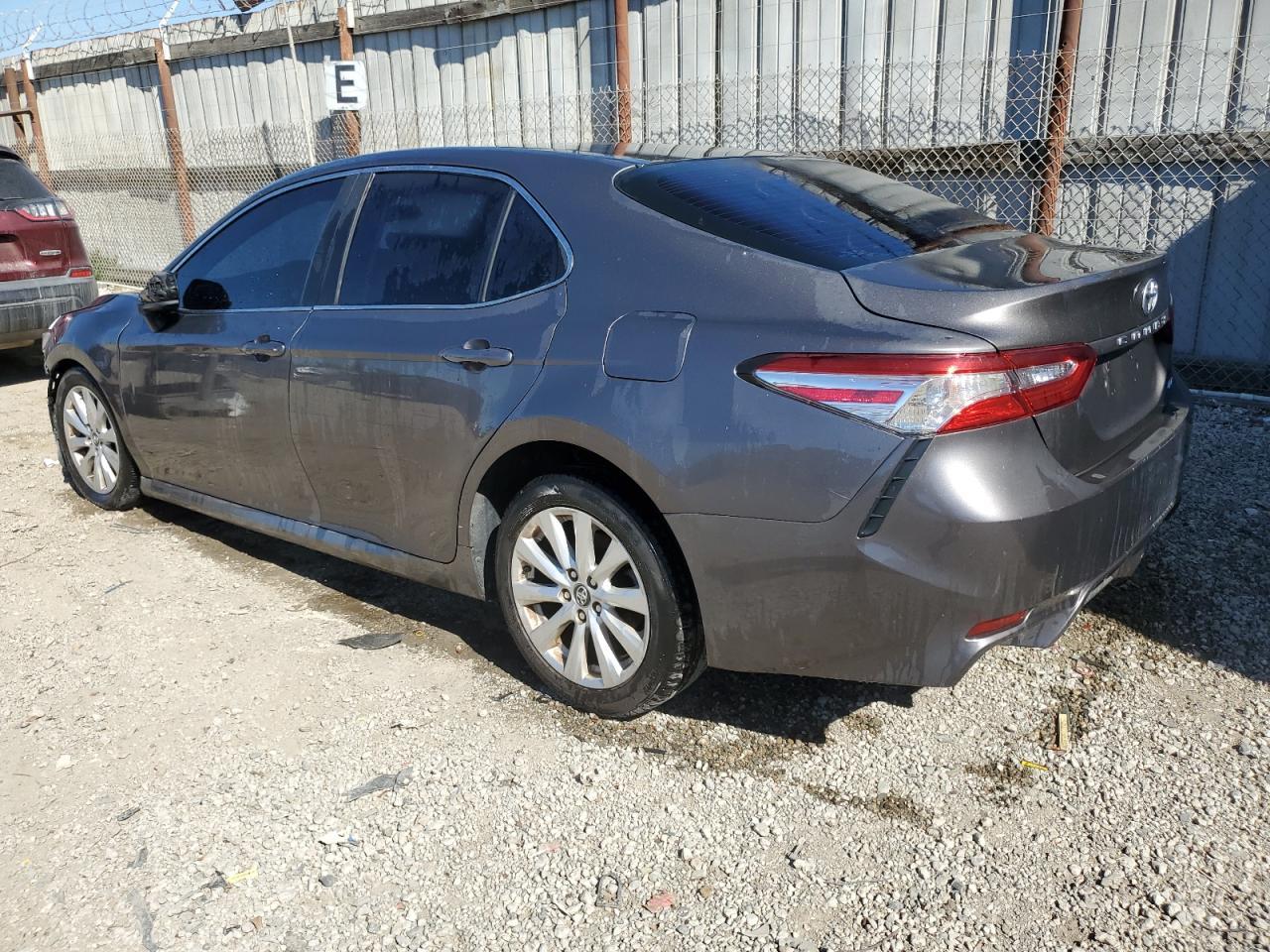 2018 Toyota Camry L - Фото 2