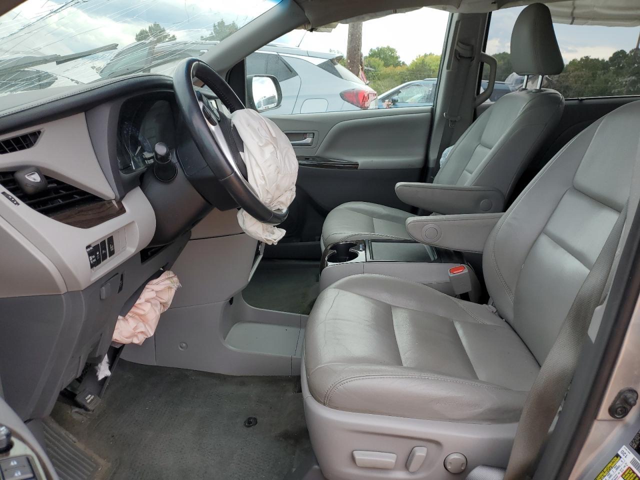 2017 Toyota Sienna Xle - Image 7