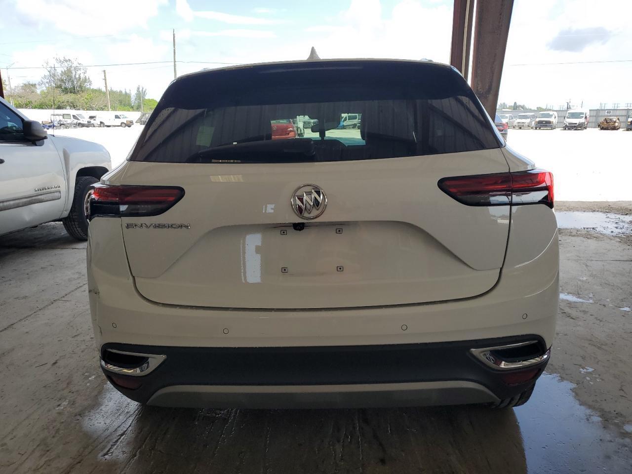 2022 Buick Envision Essence - Image 6