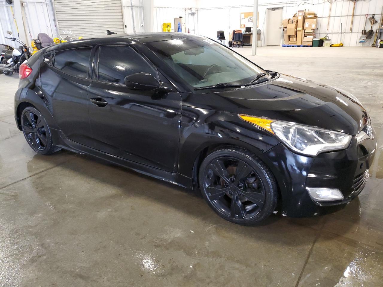 2016 Hyundai Veloster - Фото 4