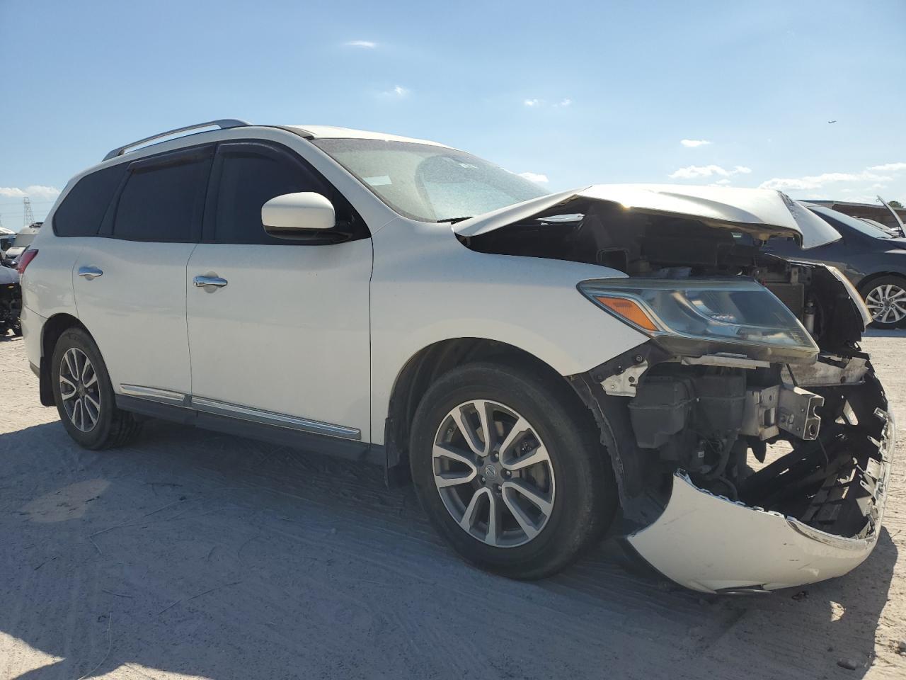 2014 Nissan Pathfinder S - Image 4