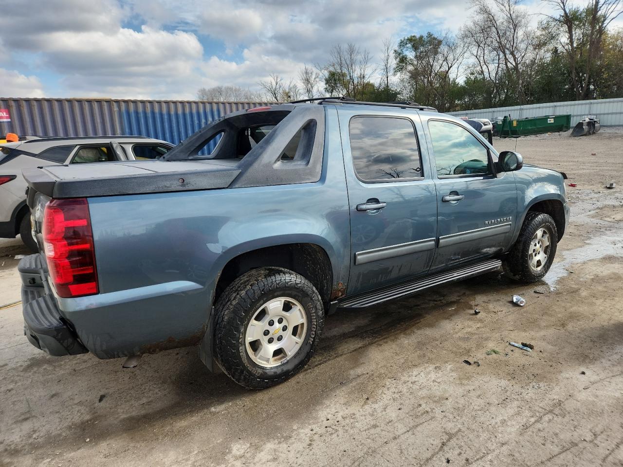 2012 Chevrolet Avalanche Ls - Image 3