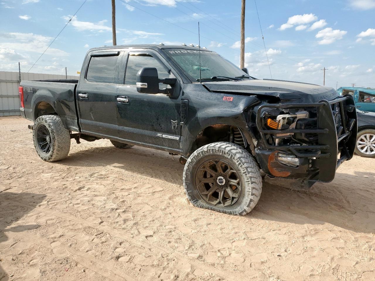 2022 Ford F250 Super Duty - Image 4