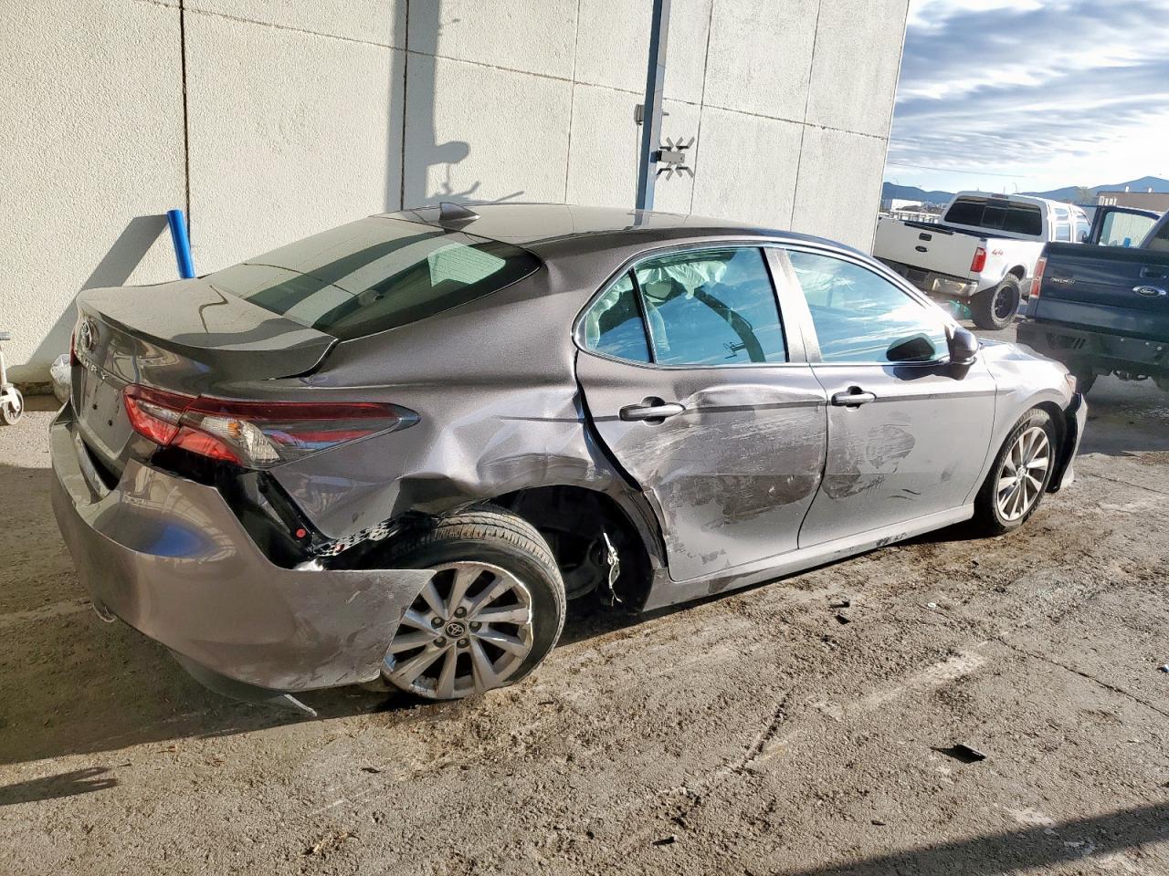 2023 Toyota Camry Le - Фото 3